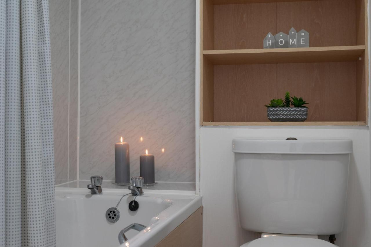 Dwellcome Home Ltd 1 Bed Apt, Half Mile To Union Street Yet Quiet, Free Parking, Fast Wifi, Ideal For Long Term Contractor, Etc Stays, Fully Equipped Kitchen, Regular Housekeeping Option - See Our Site For Assurance Aberdeen Exterior foto